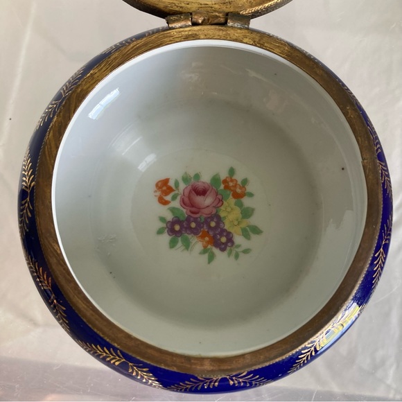 Porcelain Cobalt Blue Trinket Box. JAPAN - Picture 5 of 6